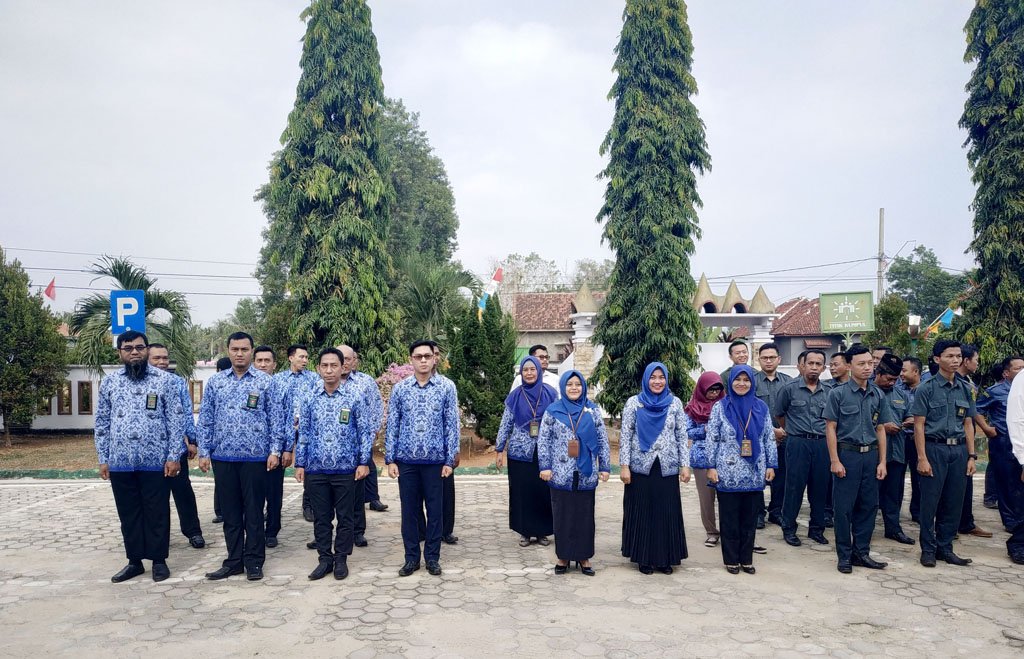 upacara bersama hut RI PN 6